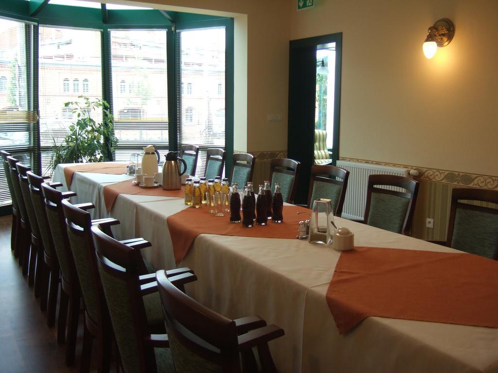 Hotel Dorrian Познань Экстерьер фото